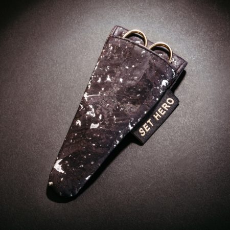 Tasche für kleine Scheren, vorne, Korkstoff schwarz mit Silber