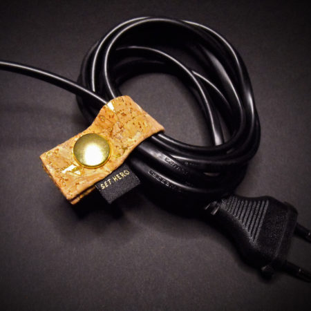 Kabeldings hält deine Kabel zusammen und sorgt für Ordnung. Tschüss, Kabelsalat!